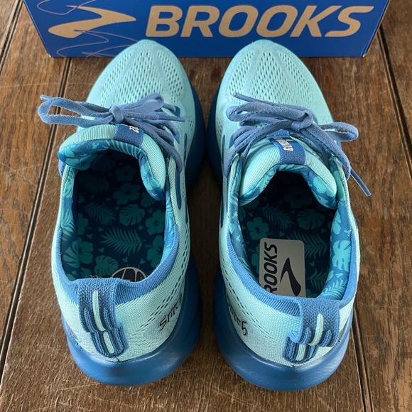 Brooks Women’s Glycerin Running Shoes - Disney’s Stitch - Picture 5 of 12